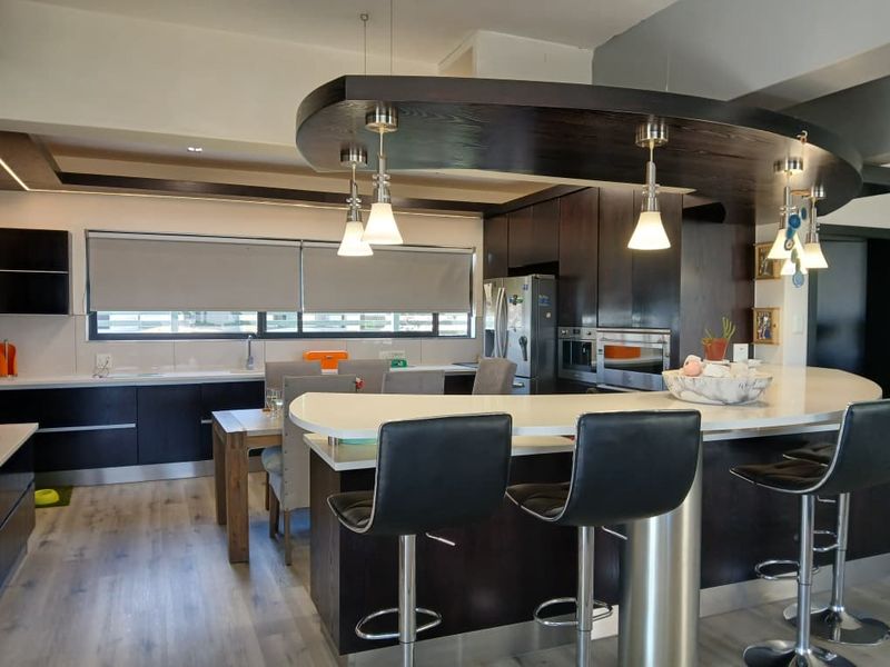 Modern Hilltop Home with Panoramic Windhoek Views - KLEINE KUPPE - Photo 5