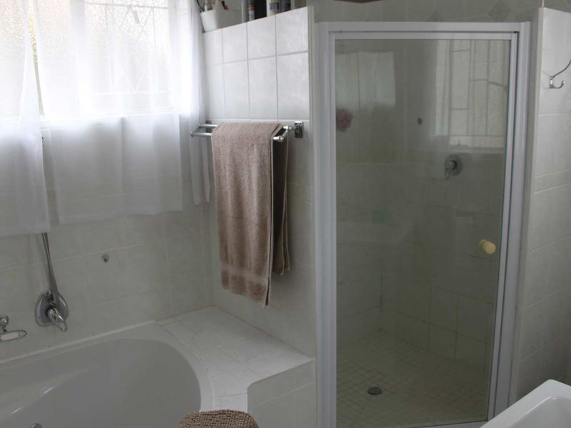 LUCRATIVE GUEST HOUSE - Photo 8