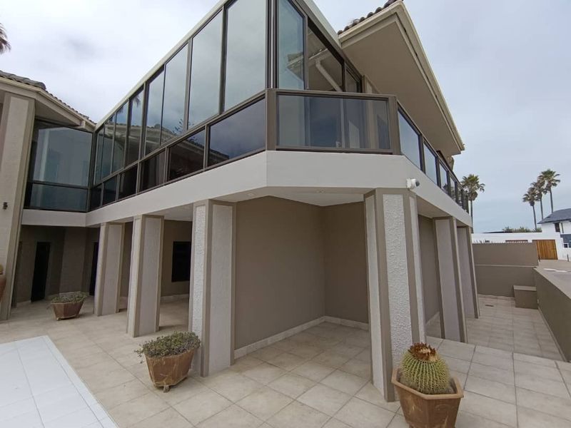 **Luxurious Double-Storey Mansion with Stunning Sea Views** - Photo 3