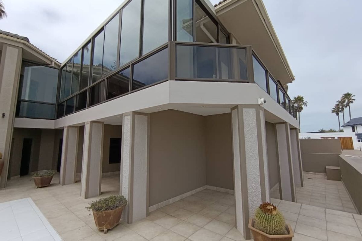 **Luxurious Double-Storey Mansion with Stunning Sea Views** - Photo 3