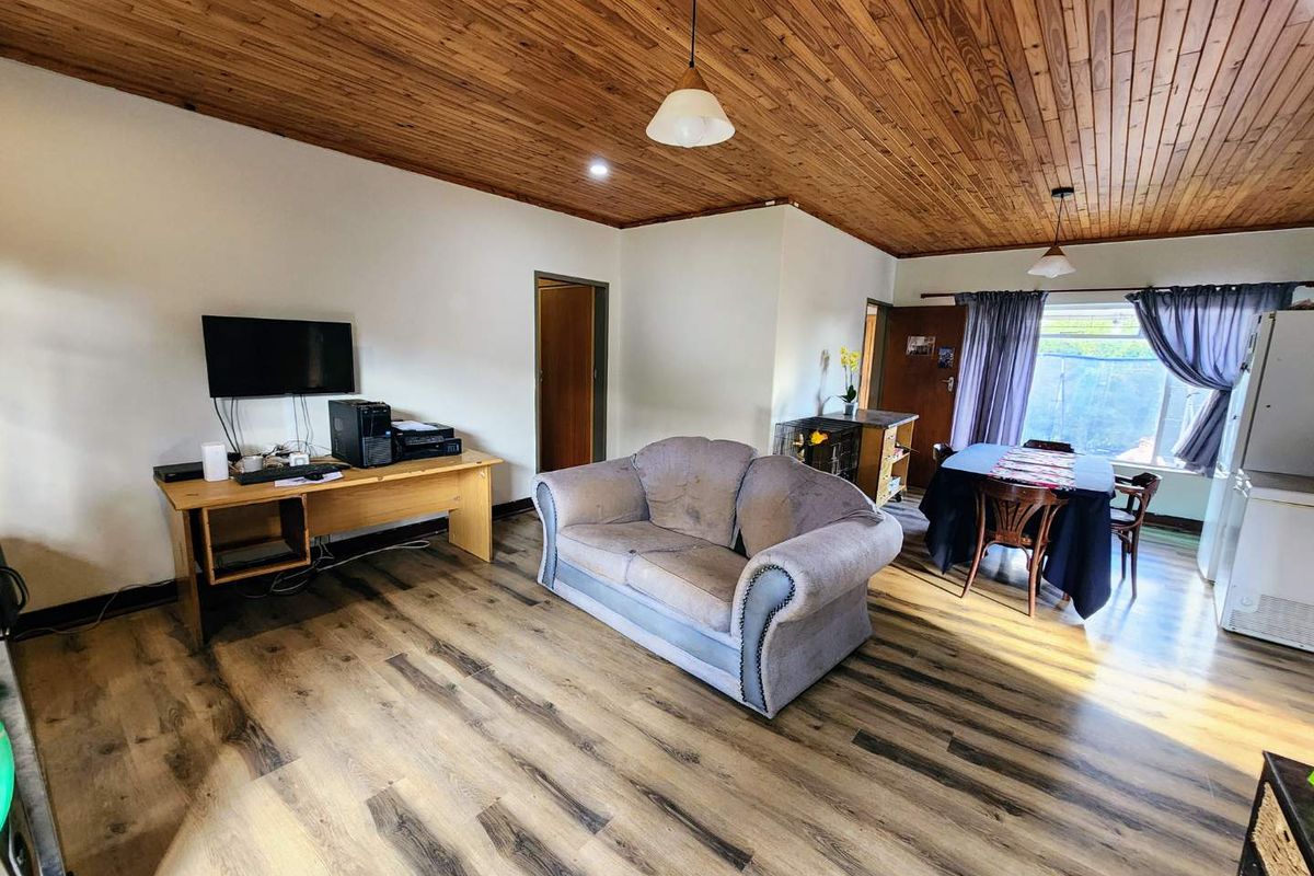 Stunning 4-Bedroom Off-The-Grid Home - Photo 3