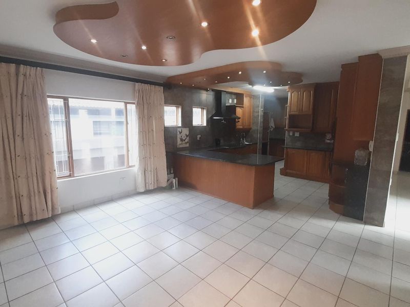 "Exclusive Birdwood Home with Gourmet Kitchen and Entertaining Spaces!" - Photo 5