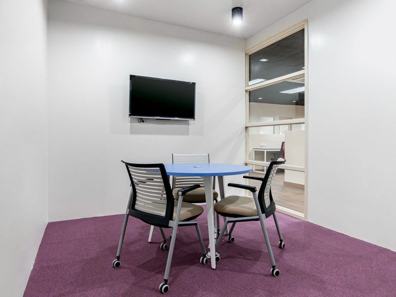Fully serviced private office space for you and your team in Regus Silver Lakes - Photo 6