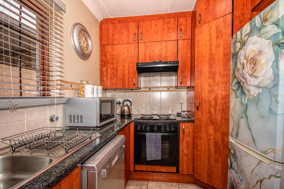 3 Bedroom Meyersig Modern Family home! - Photo 3