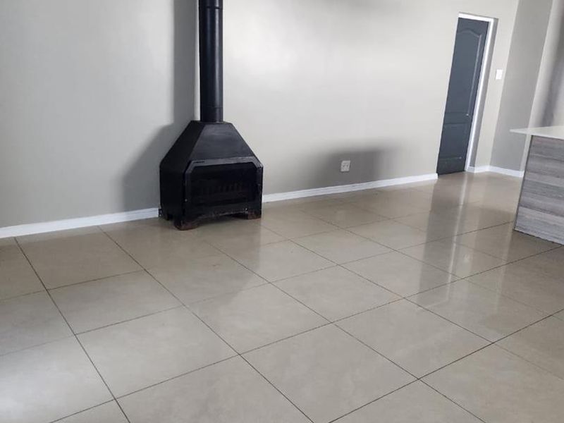 Spacious 2-bedroom house - Photo 5