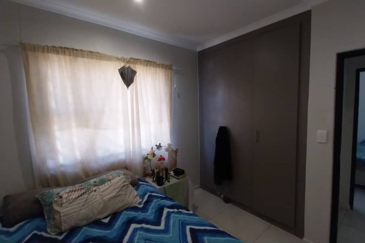 Charming 3-Bedroom Gem with 2 Baths Awaits You - Photo 5