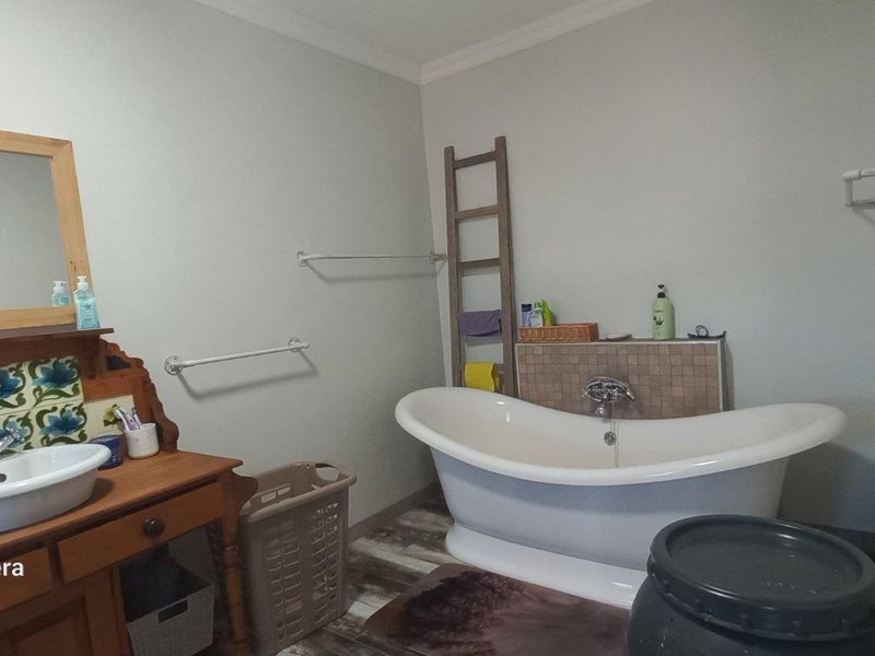 Welcome to this exceptional property, a true sanctuary of space and luxury - Photo 3