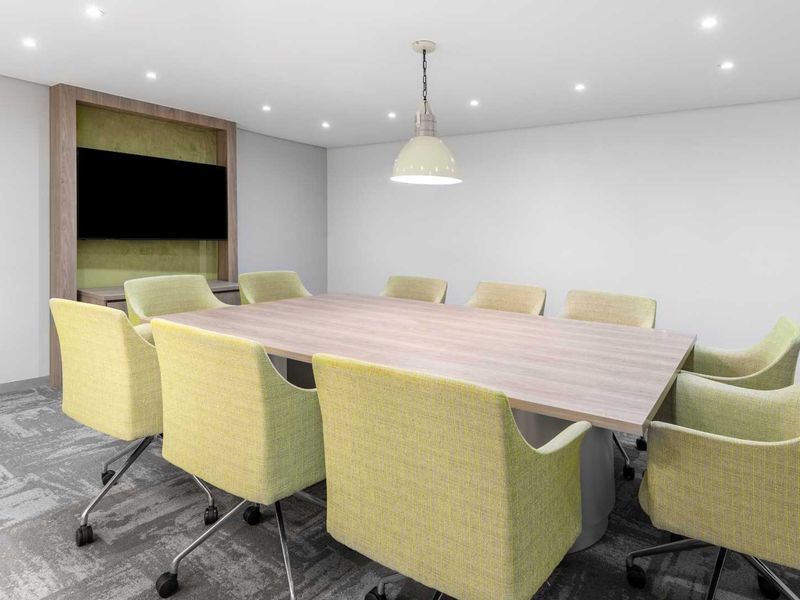 Book serviced office space for businesses of all sizes in Regus Pharos House - Photo 6
