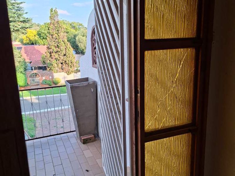 Solid Home in Mulbarton. Bargain at R1,695M - Photo 7