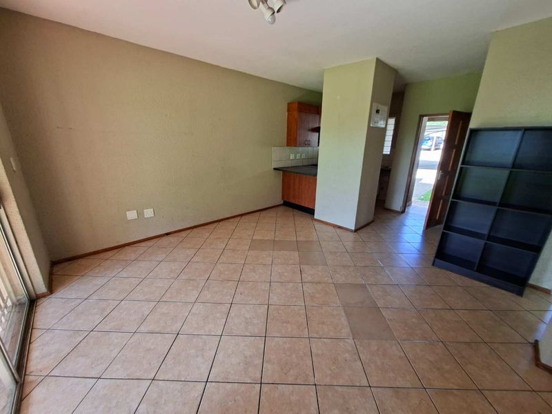 NEAT GROUND FLOOR WITH TRANQULITY - Photo 6