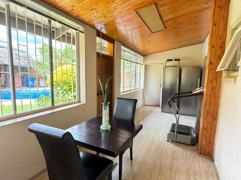 3 or 4 bedroom FAMILY HOME Selling! - Photo 9