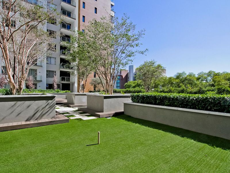 STUPENDOUS 2 BED ULTRA MODERN APARTMENT IN ROSEBANK - Photo 4