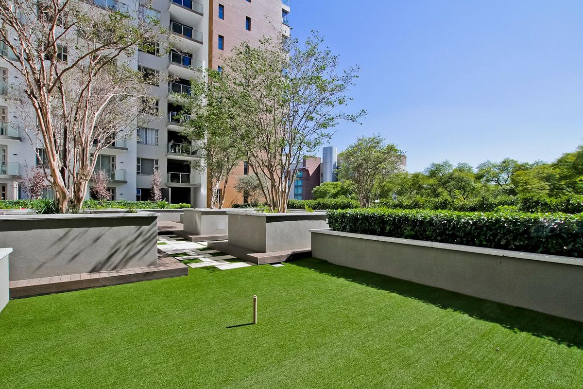 STUPENDOUS 2 BED ULTRA MODERN APARTMENT IN ROSEBANK - Photo 4