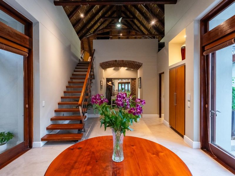 Luxury 5-Bedroom Home in Pearl Valley Golf Estate, Paarl - Photo 2