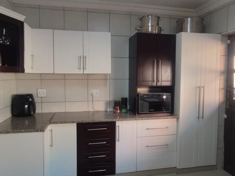 3 Bedroom House for sale in Escombe - Photo 7