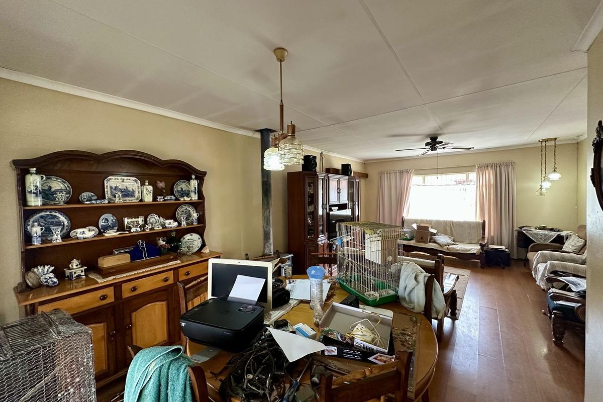 Spacious Family Home with Flatlet & Pool on Corner Stand - Photo 5