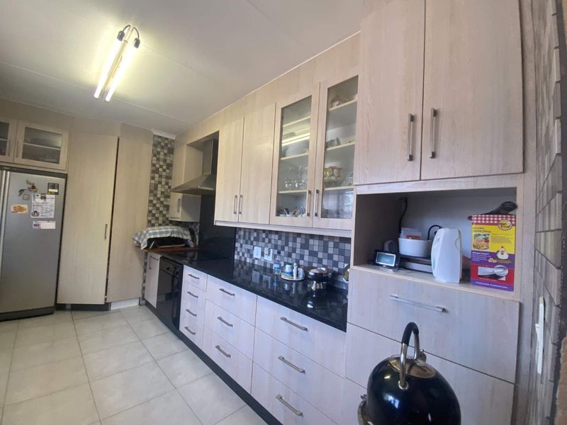 Family Home – Space, Style & Entertaining! - Photo 7