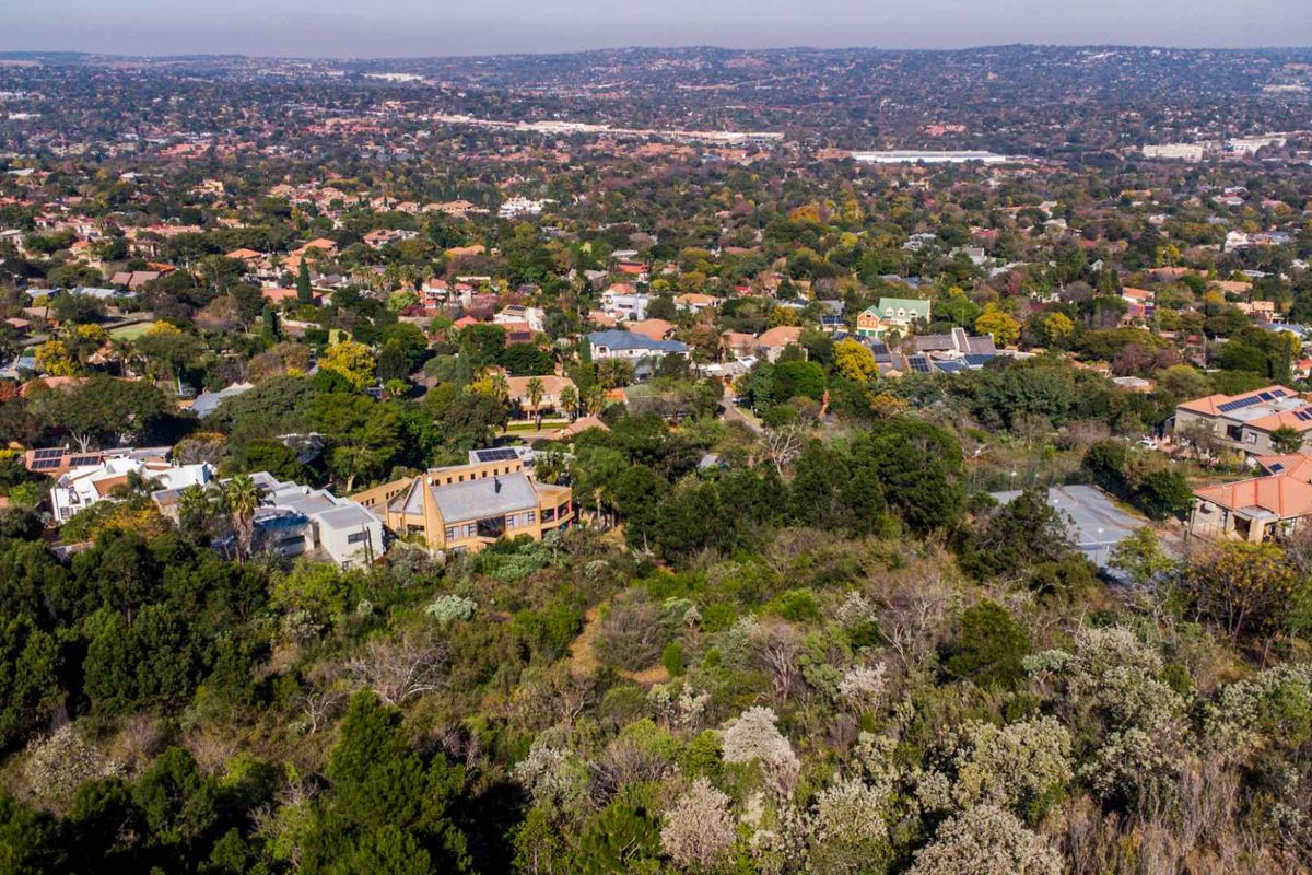Prime Vacant Stand in Prestigious Estate with Spectacular Views - Photo 3