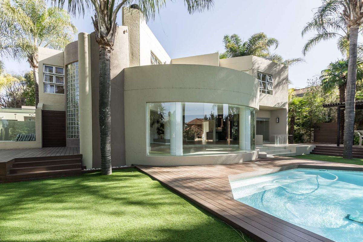 MODERN CONTEMPORARY HOME WITH COTTAGE - Photo 2