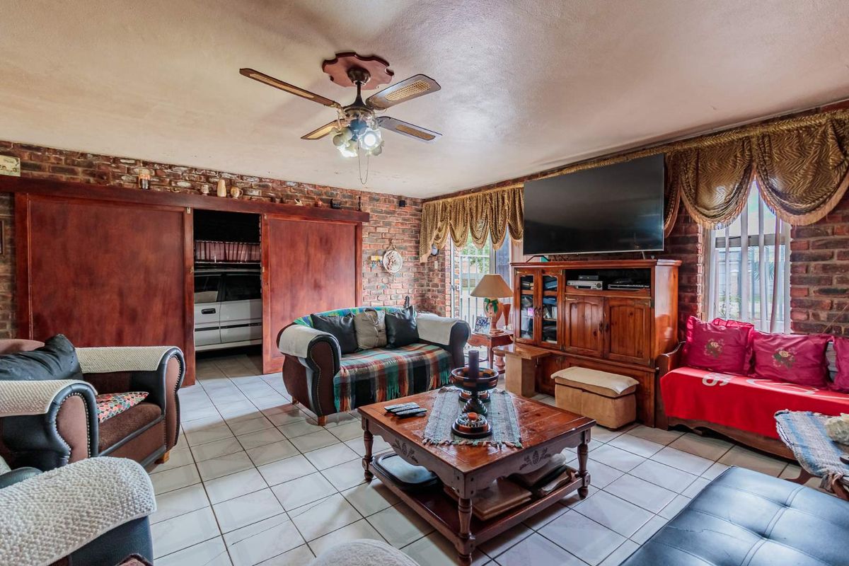 Family Home for Sale - Photo 2