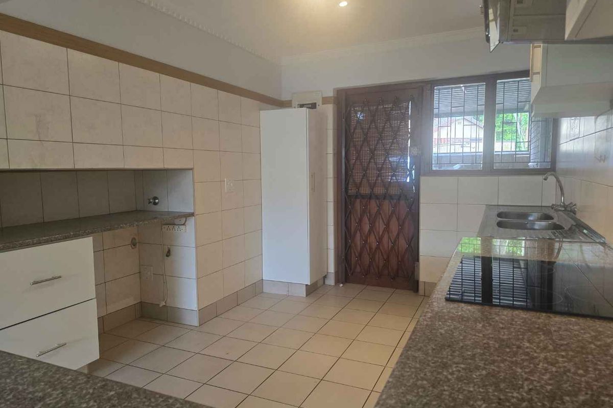 Modern 3 Bedroom Duplex in Secure Gated Complex | Pet-Friendly Living - Photo 4