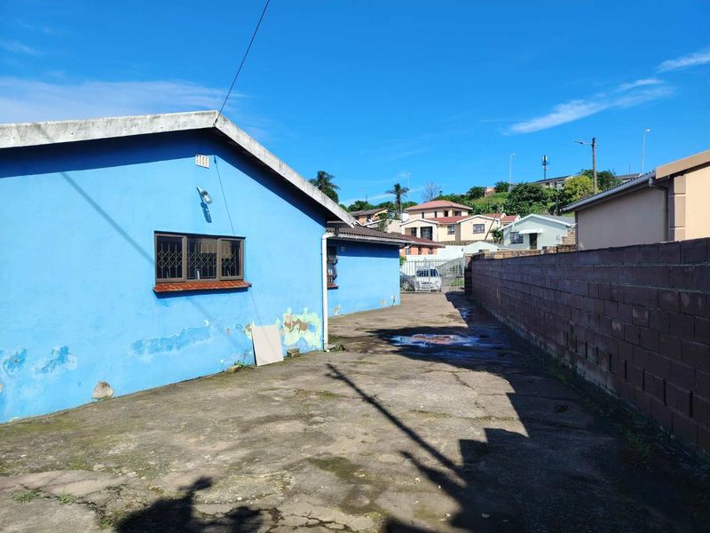 Spacious 4-bedroom house in one of the best area in Umlazi suburb - Photo 4