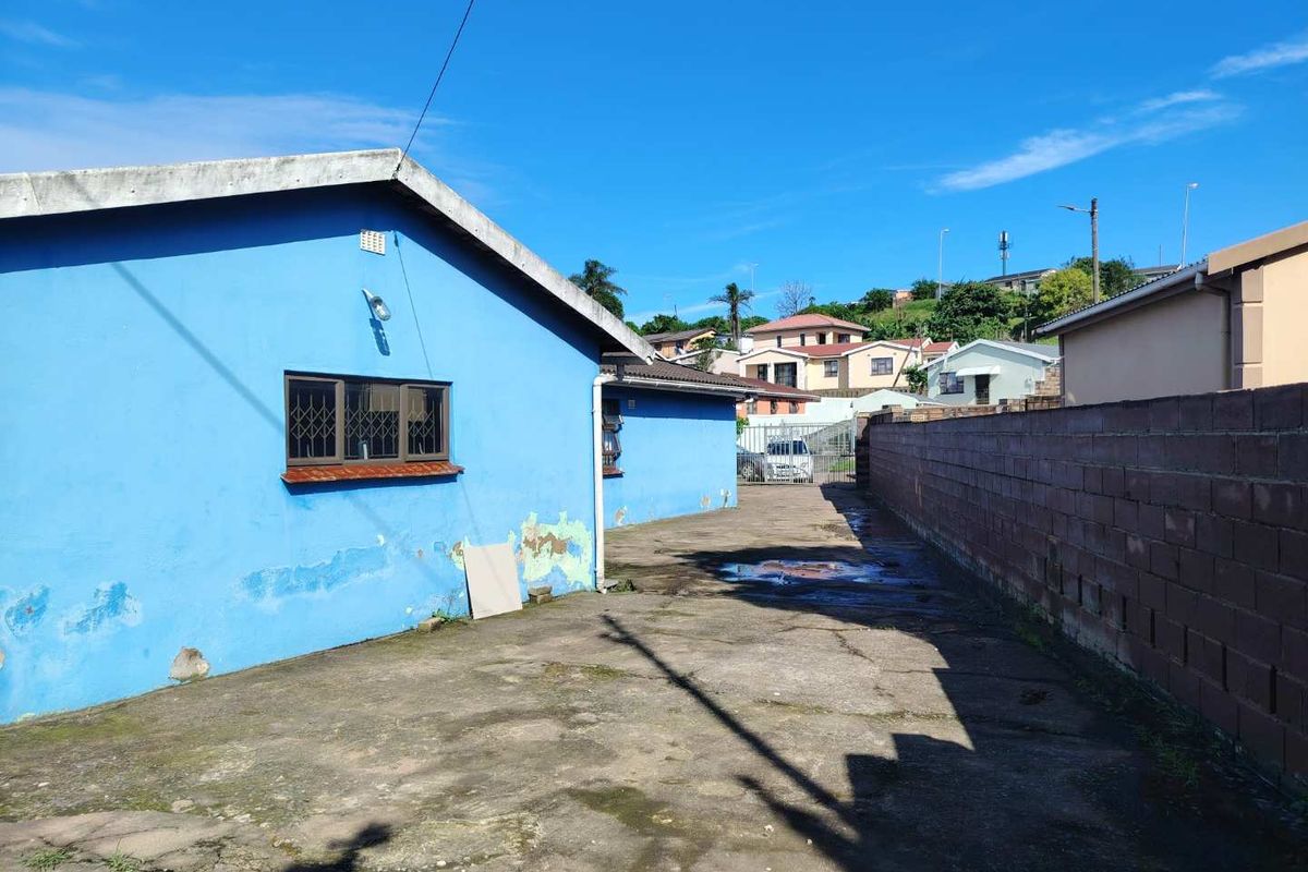 Spacious 4-bedroom house in one of the best area in Umlazi suburb - Photo 4