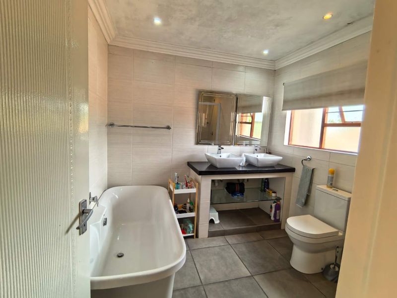 5 Bedroom house for sale in Rynfield - Photo 6