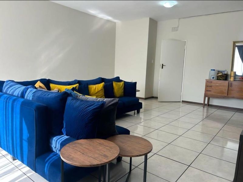 First-Floor 2-Bedroom Apartment with Enclosed Balcony - Photo 6