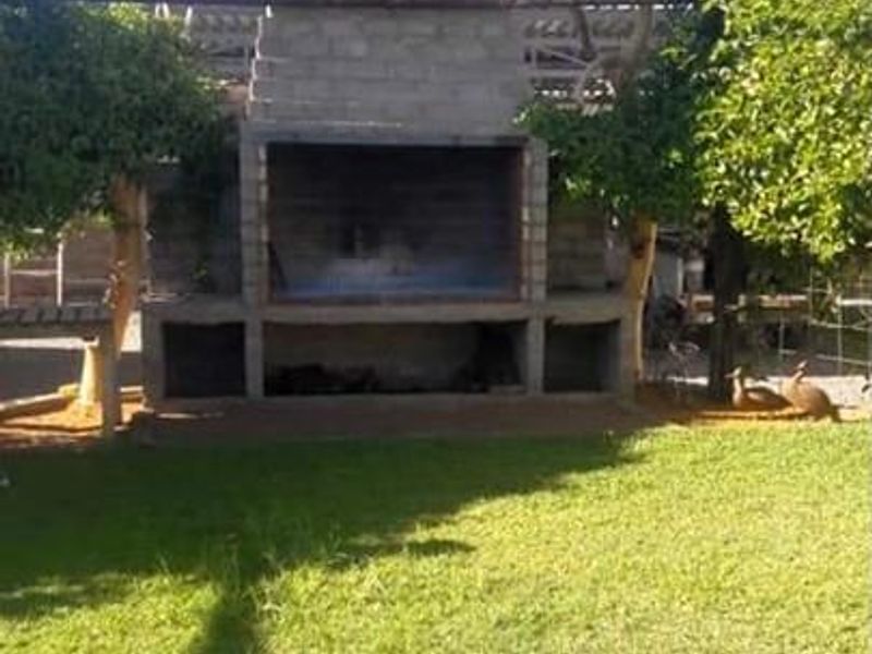 Stampriet | Investor's dream: 4 detached houses, 12 bedrooms, and 8 bathrooms - endless potential! - Photo 2