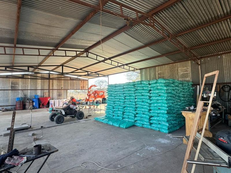 A genuine working farm for the serious agricultural buyer. - Photo 4