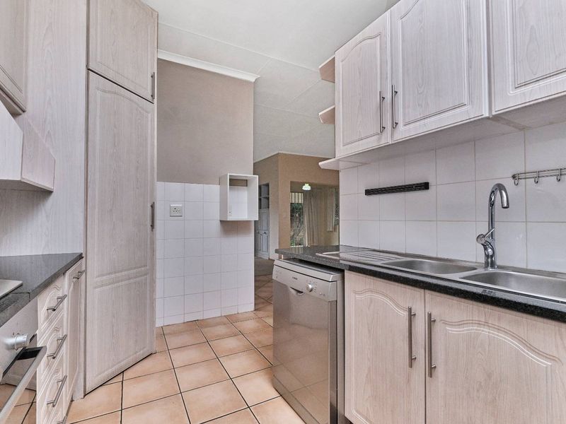 Secure Family Living in Sundowner - Photo 4