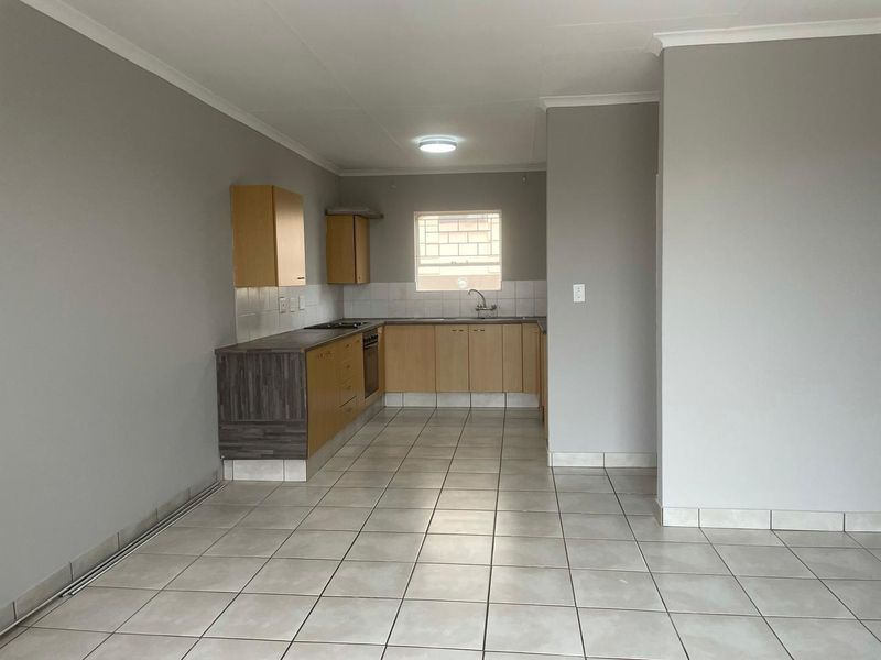Stunning apartment with 2 beds and 2 bathrooms To Let in Little Falls - Photo 3