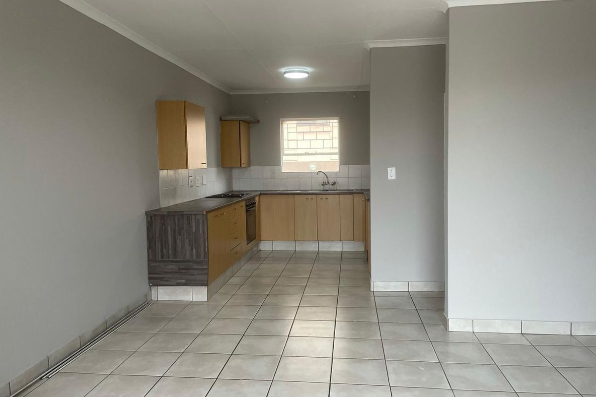 Stunning apartment with 2 beds and 2 bathrooms To Let in Little Falls - Photo 3