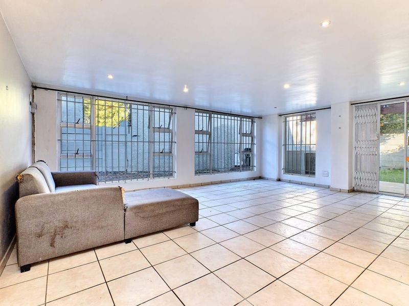 Versatile Multi-Unit Property for Sale – Excellent Investment Opportunity - Photo 9