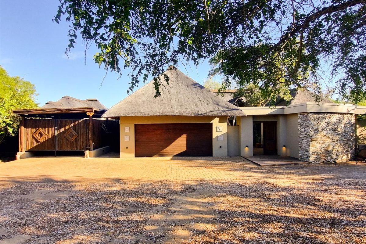 Stunning property in excellent condition with traverse right to Khaya Ndlovu - Photo 4