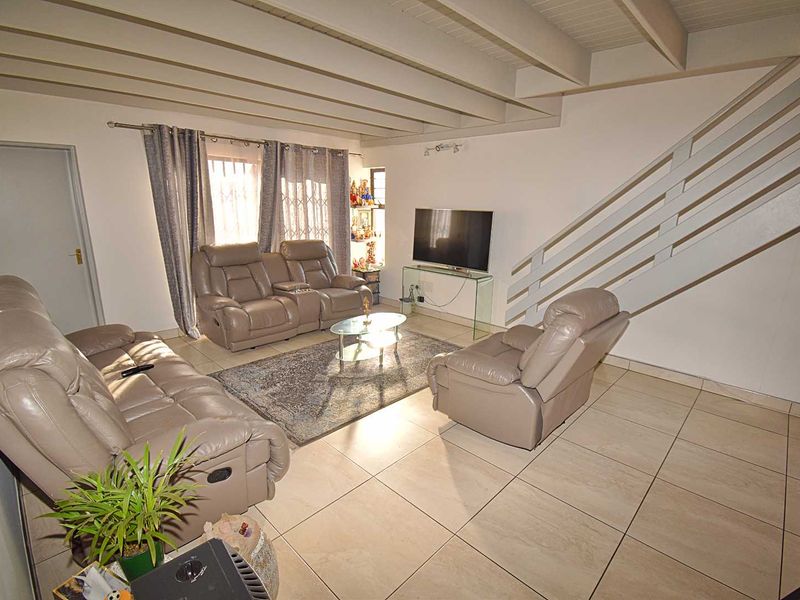 Home in a secure estate! - Photo 8