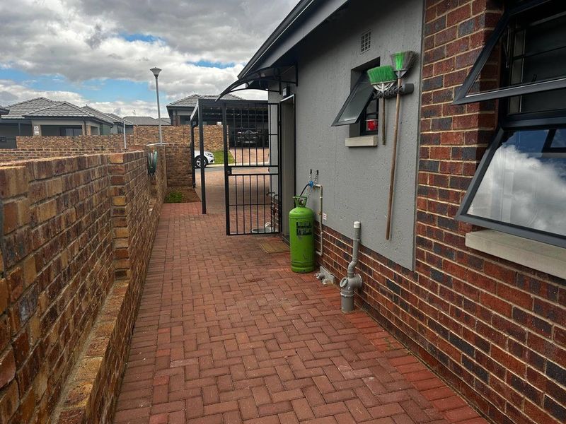 Modern family Living in Lion Pride Estate, Randburg🏠 - Photo 8