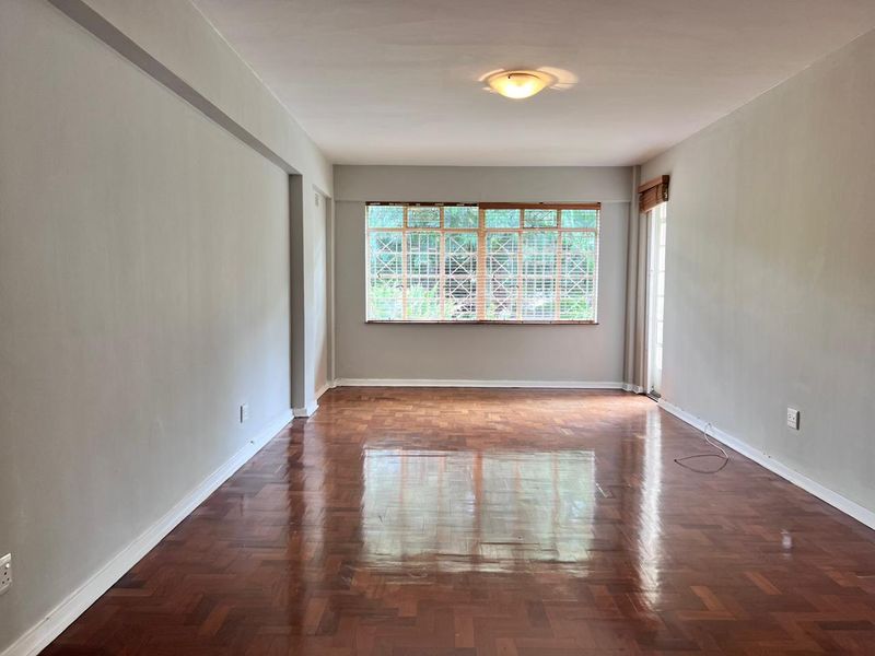 A BEAUTIFULLY FURNISHED TWO BEDROOM PET FRIENDLY APARTMENT - Photo 4