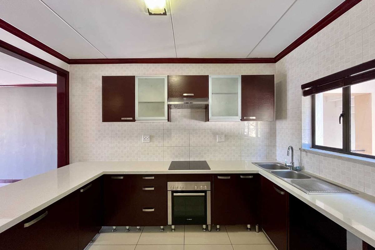 3 Bedroom 2 Bathroom Executive Apartment - Photo 3