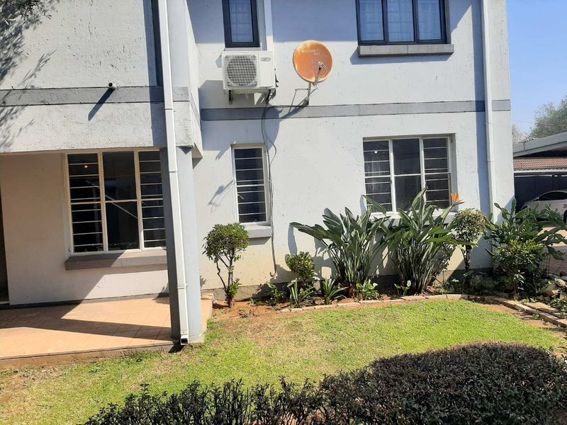 2 Bedroom Ground Floor Unit R620000 - Photo 2