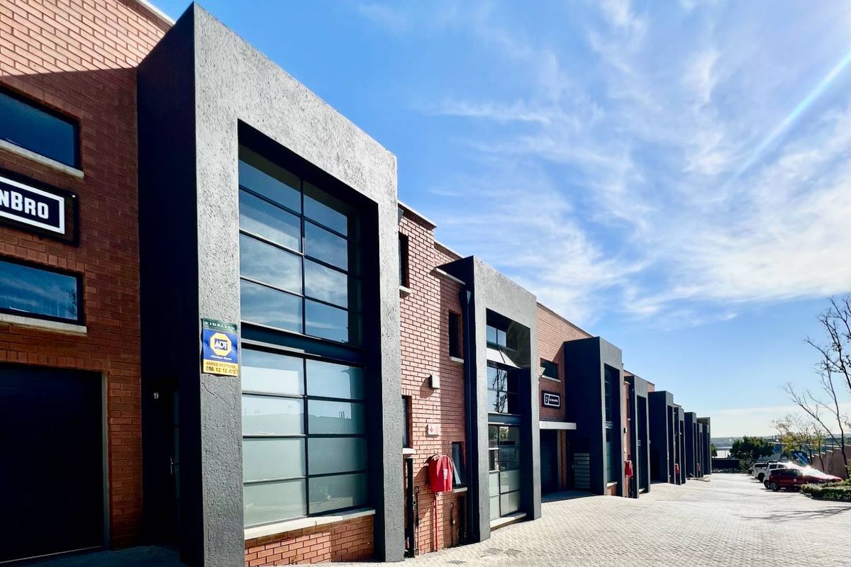 COMMERCIAL UNIT UP FOR RENT AT HALFWAY HOUSE MIDRAND - Photo 2