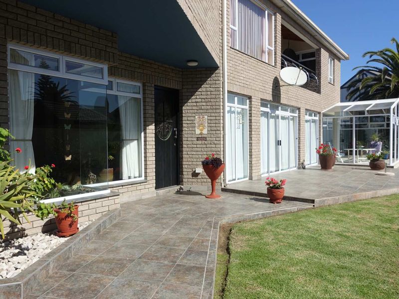 DOUBLE STOREY MENTION IN UPMARKET NEIGHBORHOOD CLOSE TO SEA - Photo 4