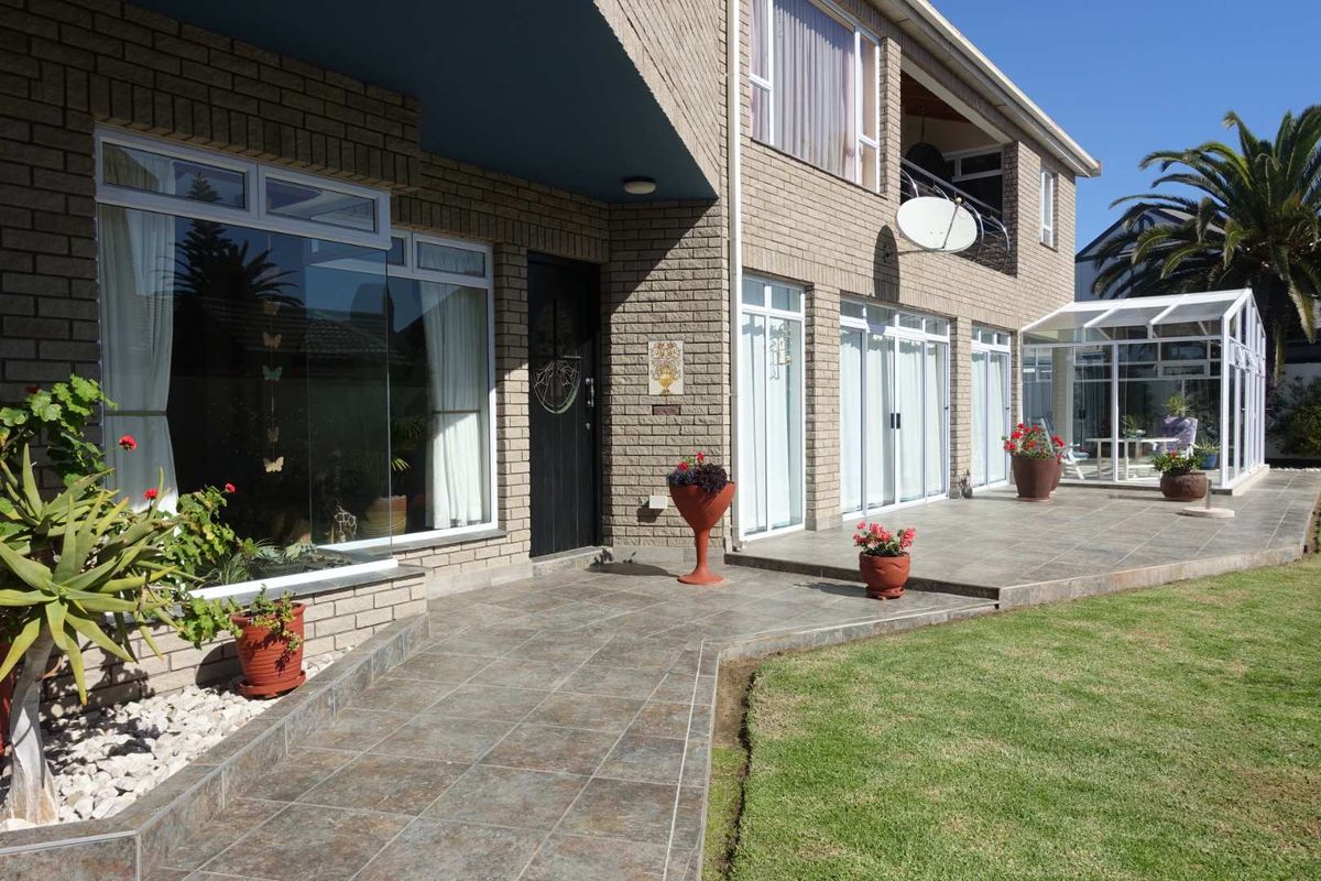 DOUBLE STOREY MENTION IN UPMARKET NEIGHBORHOOD CLOSE TO SEA - Photo 4