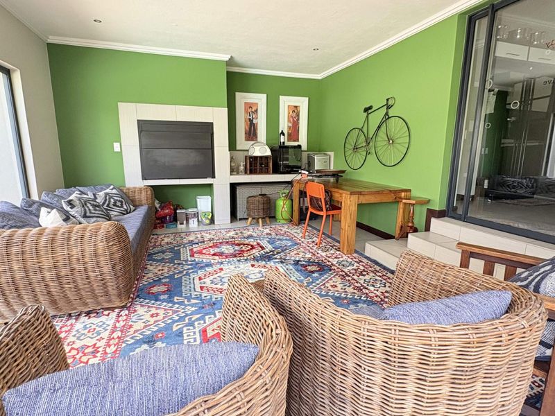 Midstream Ridge Single level gem with pool & established garden - Photo 8