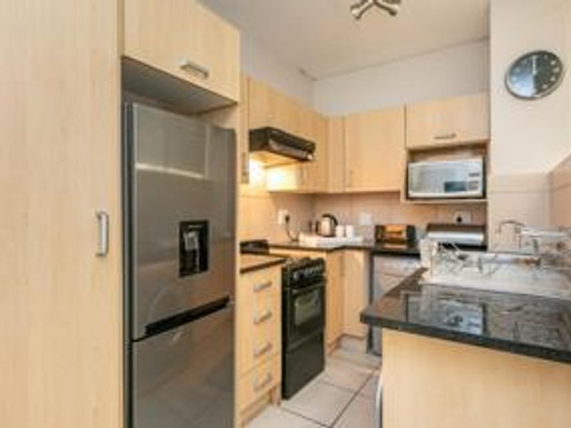 FURNISHED BACHELOR APARTMENT - Photo 5