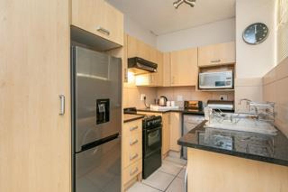 FURNISHED BACHELOR APARTMENT - Photo 5
