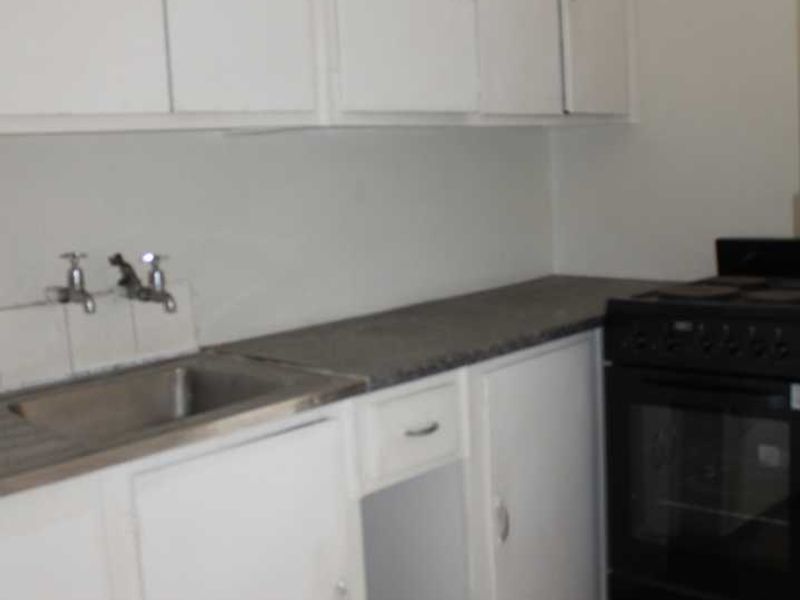 Spacious Bachelor Apartment To Let | Kronendal, 40 Troye Street - Sunnyside, Pretoria - Photo 5