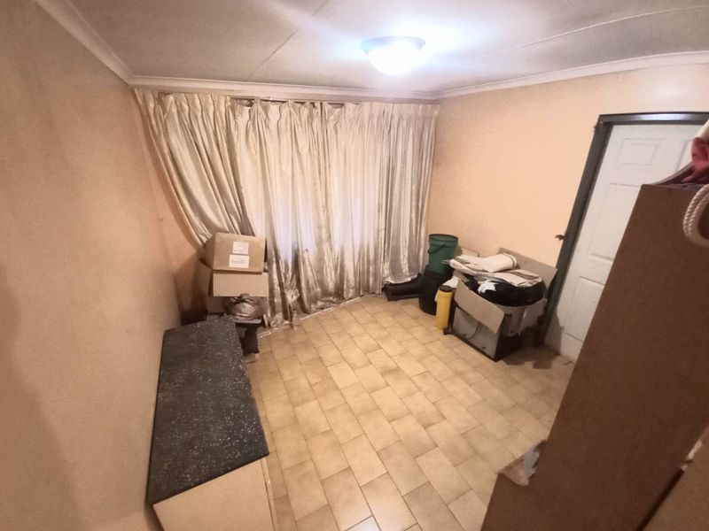 Three bedrooms house for sale in Atteridgeville - Photo 4