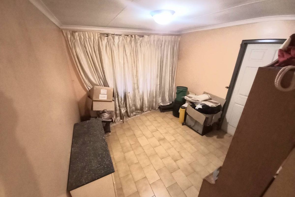 Three bedrooms house for sale in Atteridgeville - Photo 4